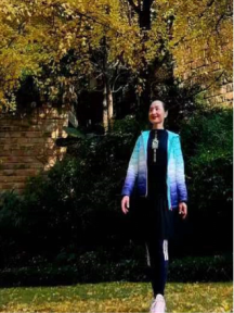 靳红—中共党员，高级讲师，从教40余年，主授数学、统计课程