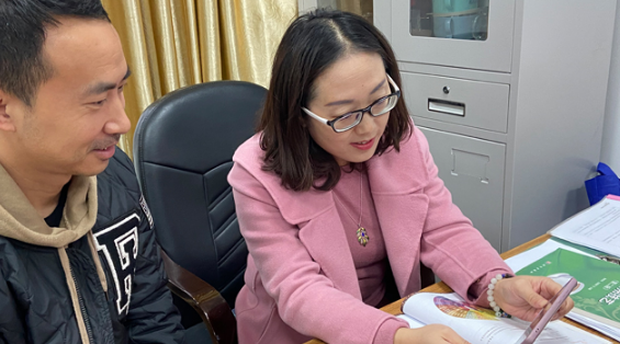 举行信息技术在线培训 提高师生应用水平